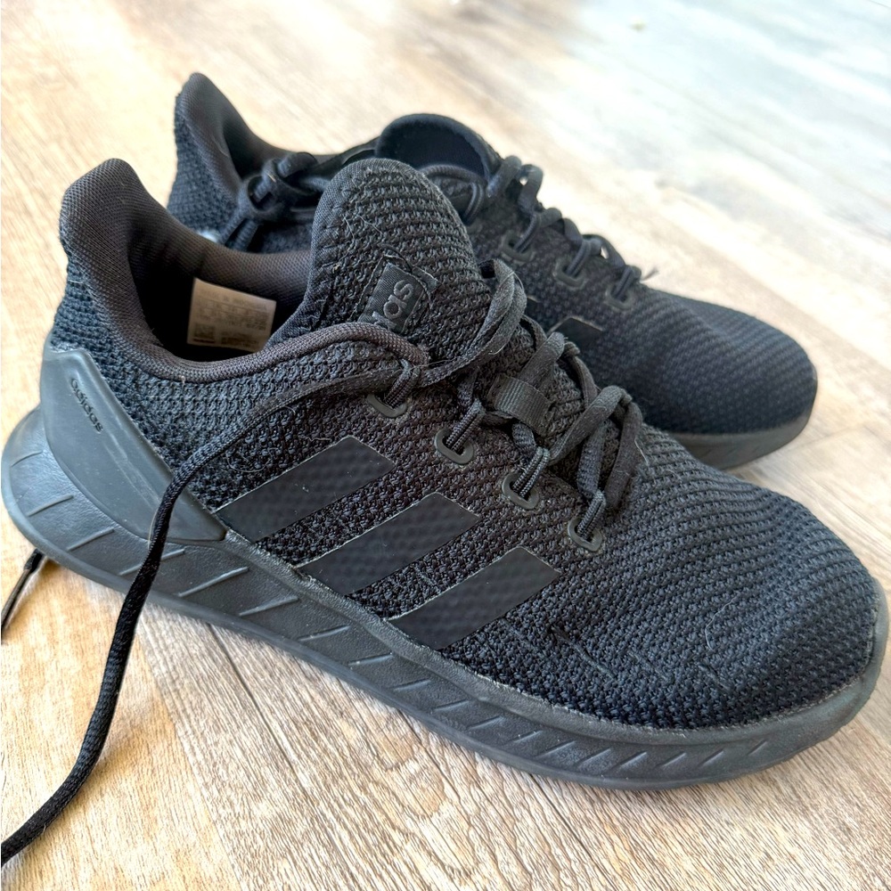 Women’s size 6 adidas